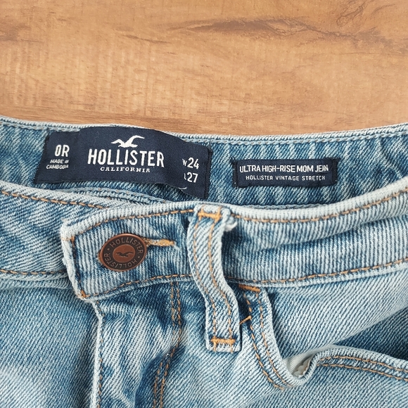 2 pairs Hollister Jeans - Picture 2 of 6